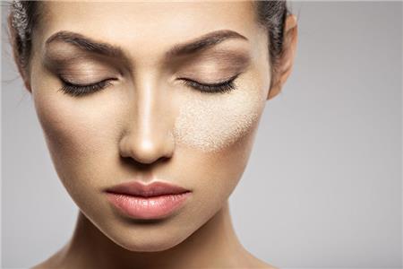 بهترین کرم پودر برای پوست خشک