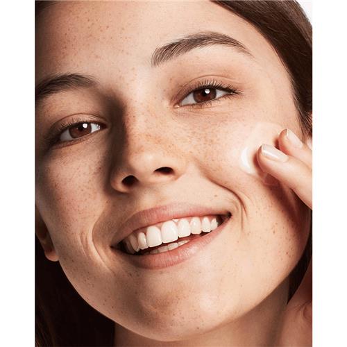 Clinique-Moisturizing-Gel-Cream-Dramatically-Different