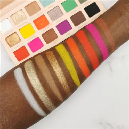 پالت سایه چشم 18 تایی رولوشن مدل Soph X Super Spice Shadow
