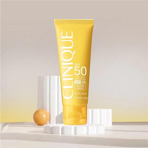 کرم ضد آفتاب بی رنگ کلینیک SPF 50 با تکنولوژی سولار اسمارت حجم 50 میل