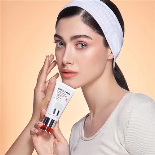 کرم ضد آفتاب رنگی ویتامین سی برایت مکس مدل C-Bright حجم 50 میل