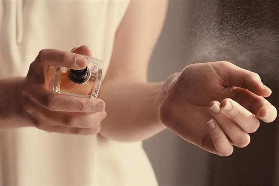 بهترین ادکلن و عطر های زنانه